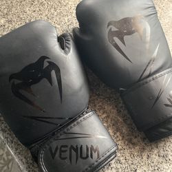 black venum gloves size 12 oz