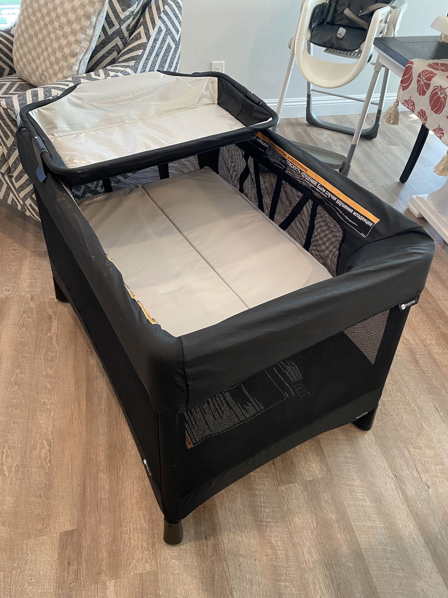 4 MOMS Playard