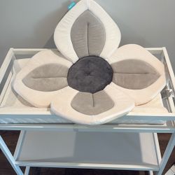 Blooming baby bath seat