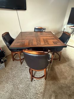 Dining room table with 4 chairs