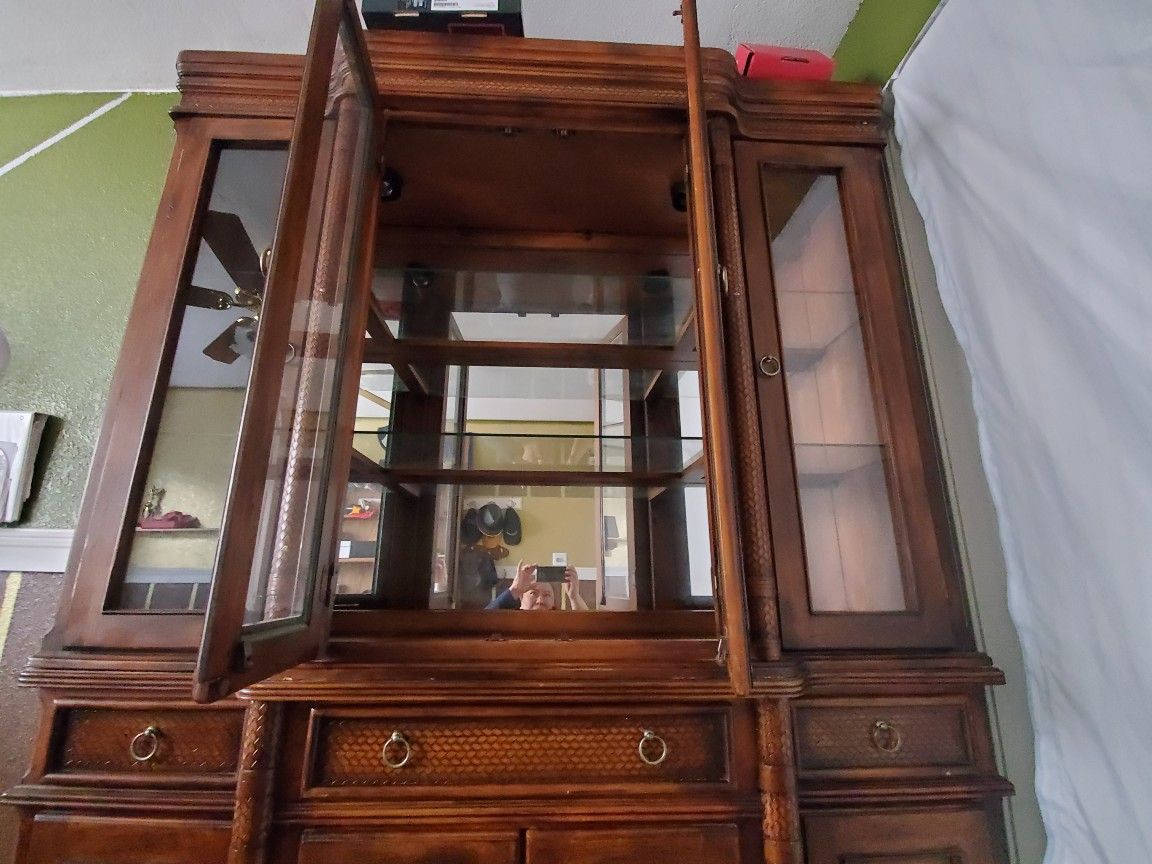 A Serengeti Kuliwood and Leather China by Ashley Furniture for