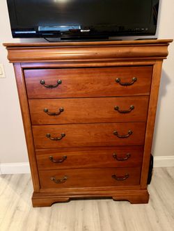 3 Piece Bedroom Furniture Set ( Make an offer )