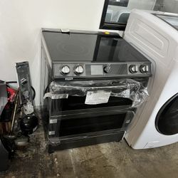 SAMSUNG NEW ELECTRIC STOVE