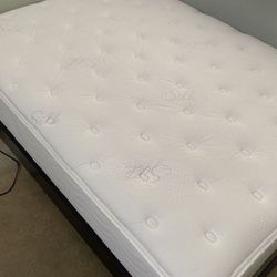 2x Full Size Solid Wood Beds and like new Bed in a Box Mattress