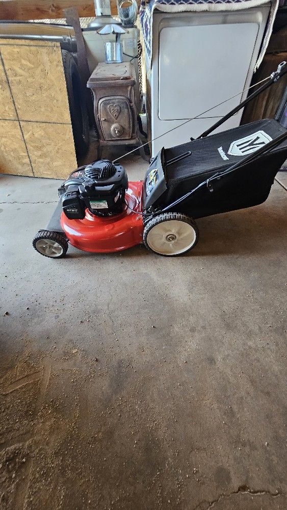 Selling Lawn Mower In Excellant Running Condition