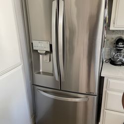 LG French Door Refrigerator $200