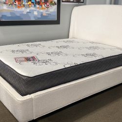 White Queen Bed Frame! $199 🤍⭐️