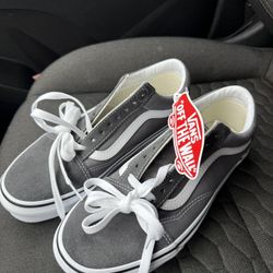Brand New Vans Women’s Size 8