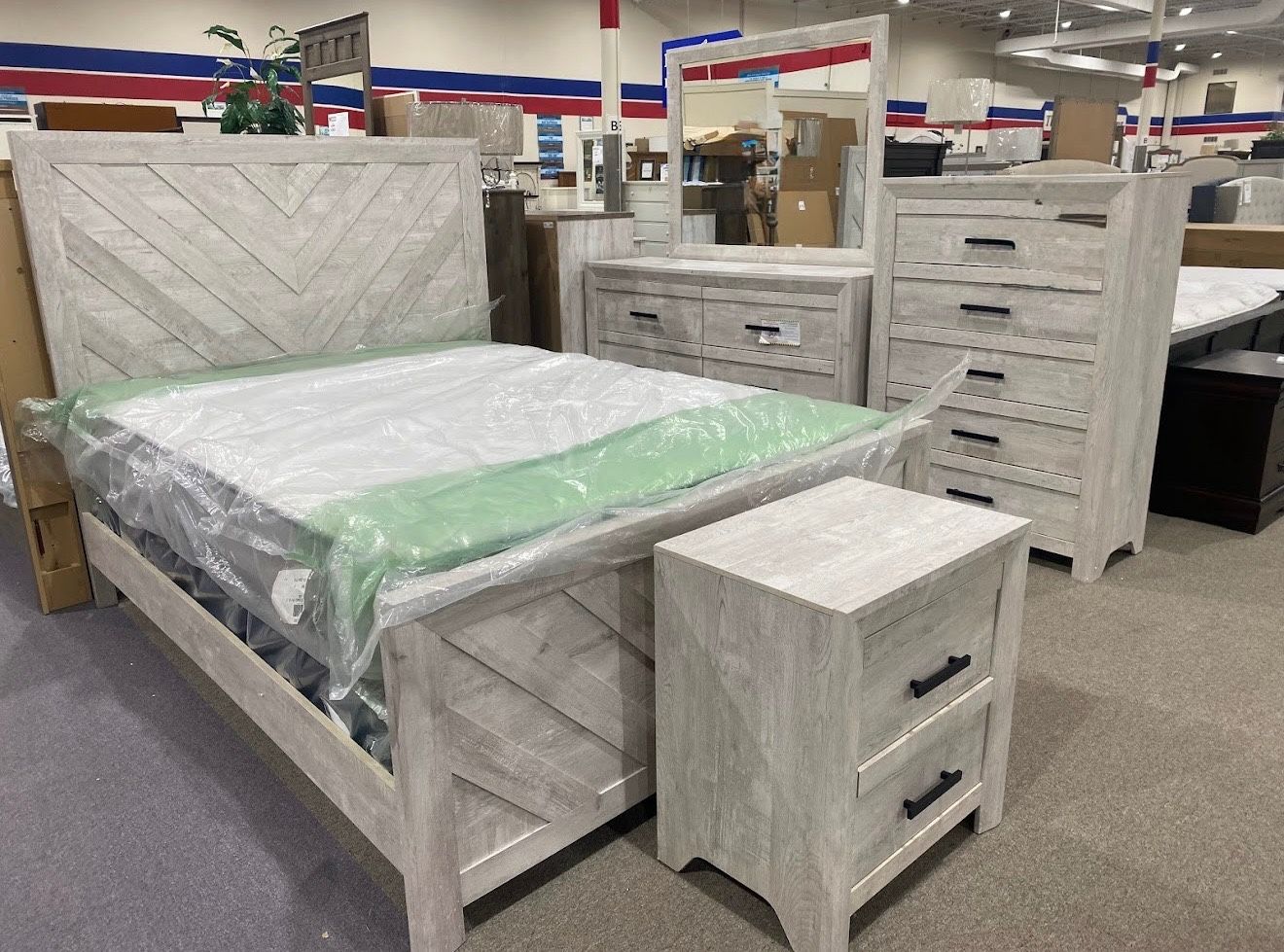 Bedroom Set ,nightstands,dresser Mirror,chest
