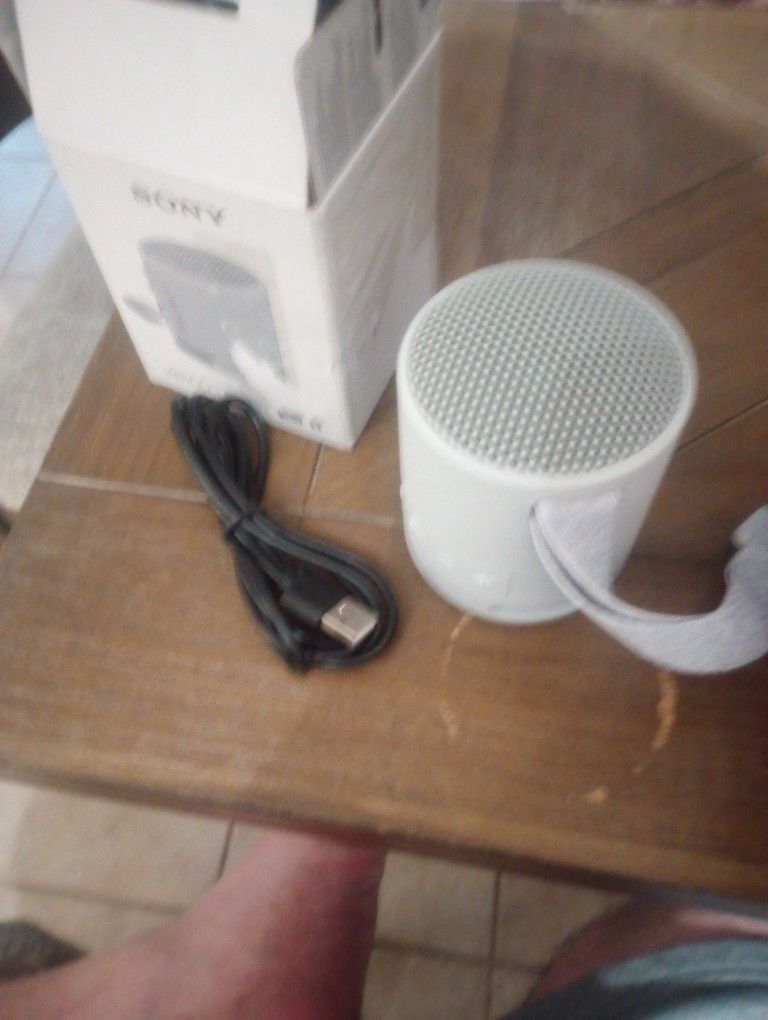 Sony SRS-XB100 Wireless Bluetooth Portable Lightweight Super-Compact Travel Speaker, Light Gray