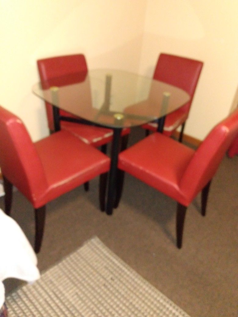 Small dining room the chairs are made of leather, but they begin to peel a little, very comfortable.
