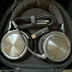 Corsair Virtuoso Max Wireless gaming headset 