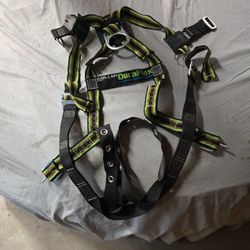 Honeywell Miller E650-4 DuraFlex full-body harness  XL 400lb Capacity Excellent Condition
