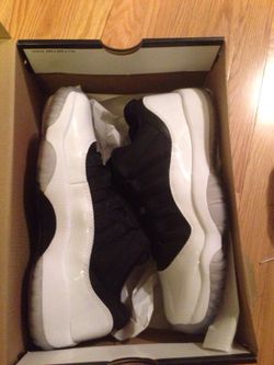 Jordan 11 low tuxedos DS size 6