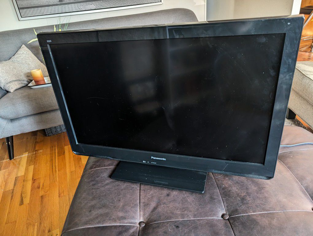 32" TV.. Comes With Universal Remote Still In Package $25