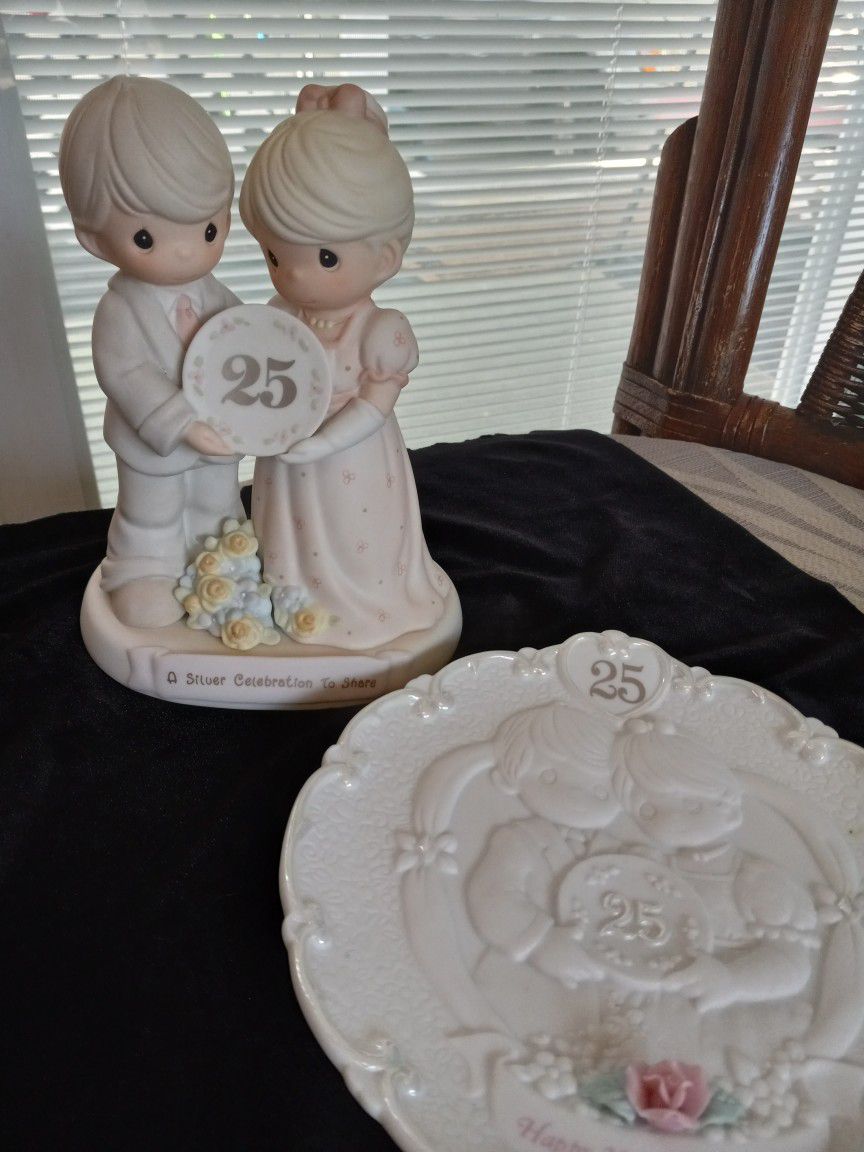 Precious Moments  25th Silver Anniversary  Porcelaine Collectibles