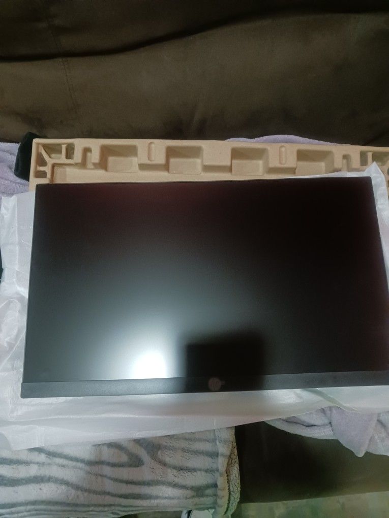 Bnib Hp Pc Monitors (2) 75$ For One Or $100 For Both Obo