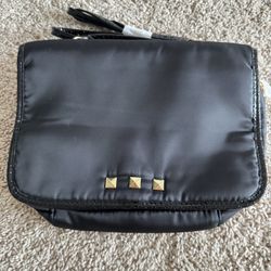 Black Travel Bag – Brand New 🧳🖤