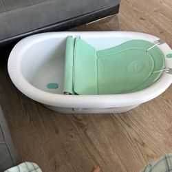Frida Baby 4-in-1 Grow-With-Me Bath Tub