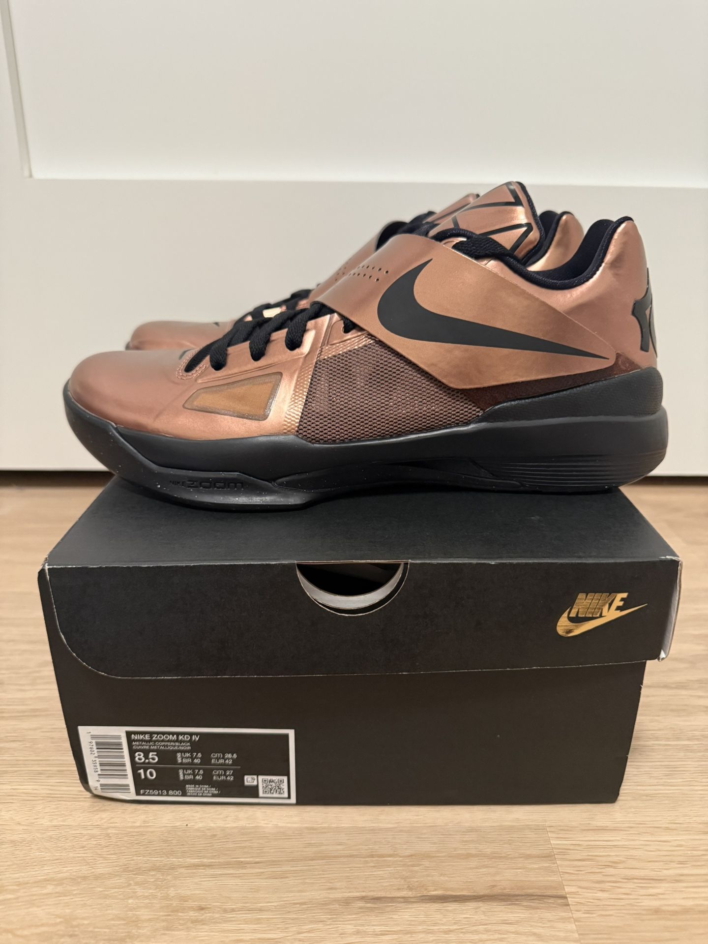 Nike KD 4 “Christmas” Men’s Size 8.5 FZ5913-800