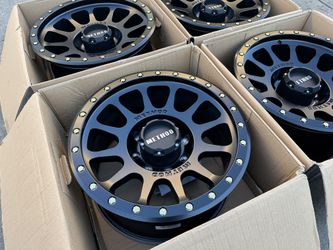 18" METHOD MR305 Wheels Dodge Ram 2500 Rims 3500 Silverado Sierra Chevy GMC 8x6.5