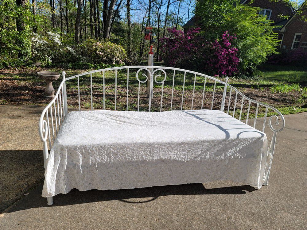 Twin Size Daybed