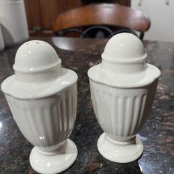 Mikasa Italian Countryside Salt N Pepper Shakers