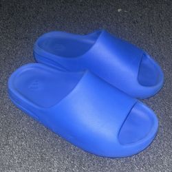 Yeezy slide blue size 9