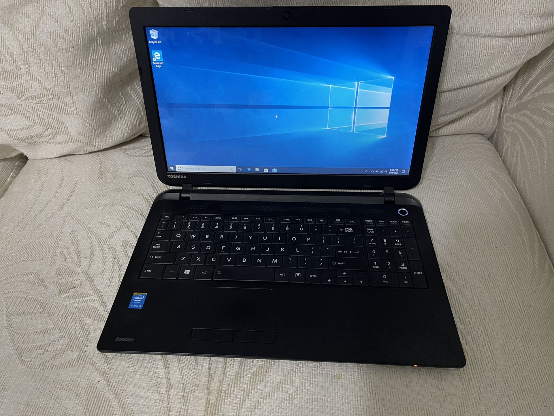 Toshiba satellite laptop,mint condition windows 10 with 2019 office 