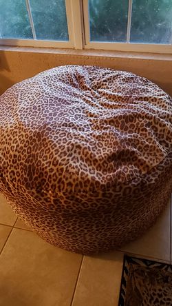 Memory foam bean bag in good condition extra large