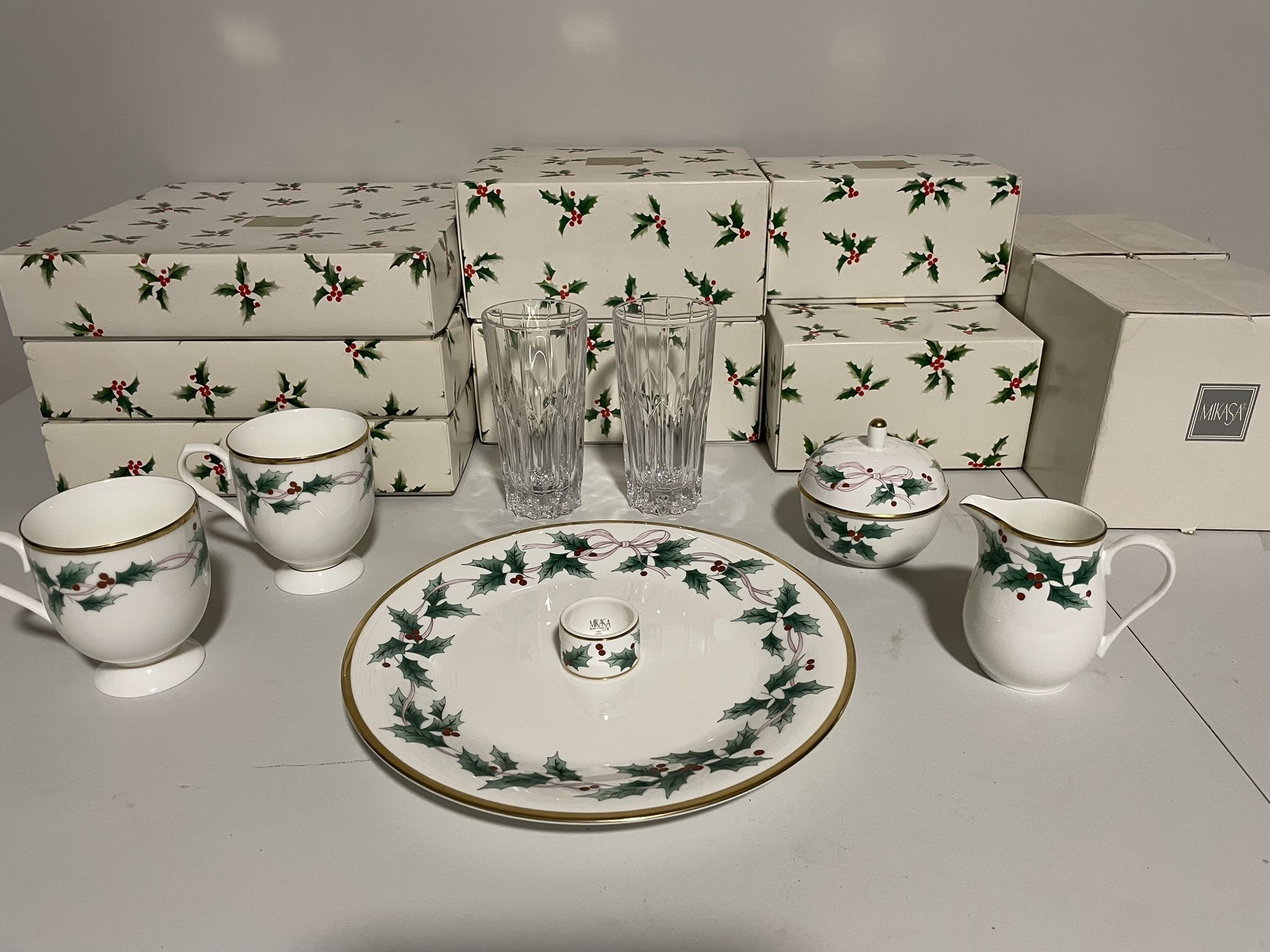 Mikasa Bone China Ribbon Holly Set of 12