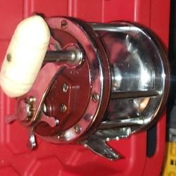 Vintage Penn Senator Fishing Reel