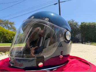 Bell Bullitt Helmet. Comes with 2 additional face shields. Imported from Europe. Size M