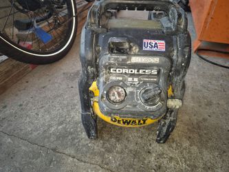 2.5 gallon 60 volts Dewalt compressor for sale Works Great tool only