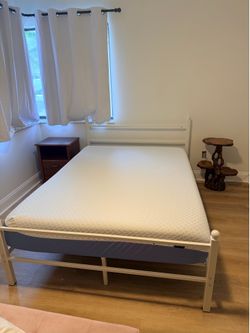 Full Size Bed Frame + Zinus Mattress – Excellent Condition