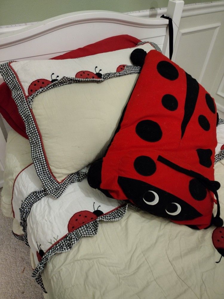 Ladybug Bedroom Set Twin Size