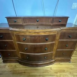 Dresser With Mirror