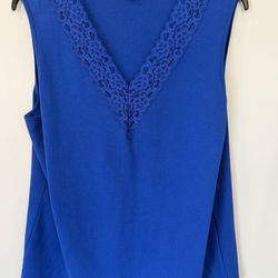 Like New Women’s XL Blue V-neck Sleeveless Blouse $10