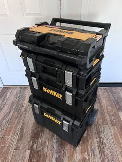 DeWalt - Tough System - Toolboxes & Radio