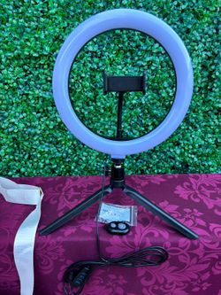 LED LIGHT CAMERA HOLDER & BEAUTY SET/ SET DE BELLEZA Y LUZ LED PARA DETENER TELEFONO
