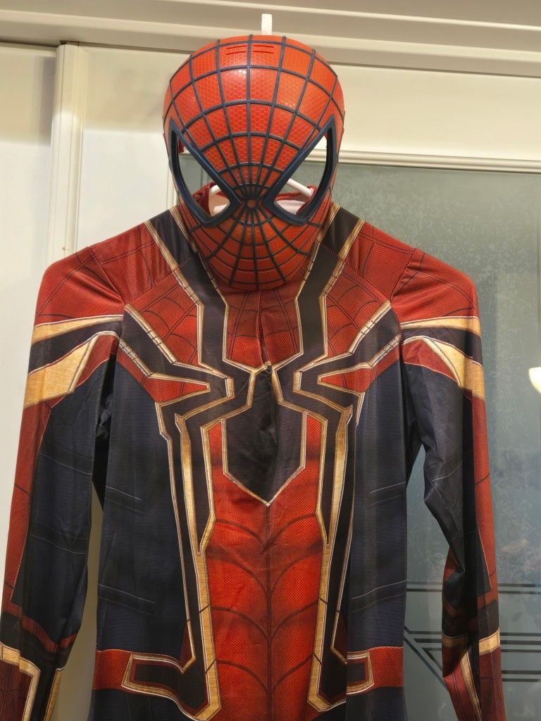 Spiderman Infinity War Costume. Size Youth XXL