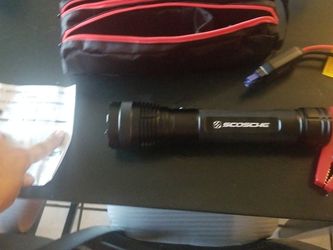 Scosche 400A Flashlight 🔦 Car Jumper/Power Bank