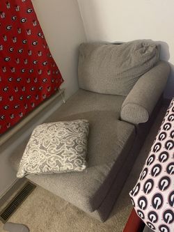 Love Seat (Best Offer)