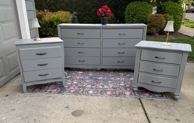 Dove gray three piece bedroom set