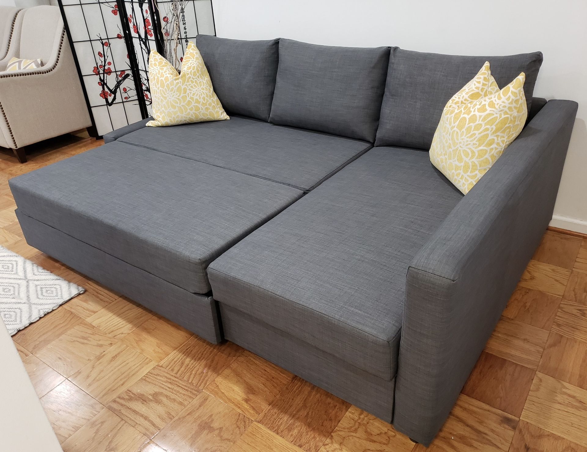 Friheten Sectional Sofa in excellent Condition!