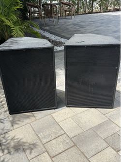 CARVIN TRX115N.  Speakers