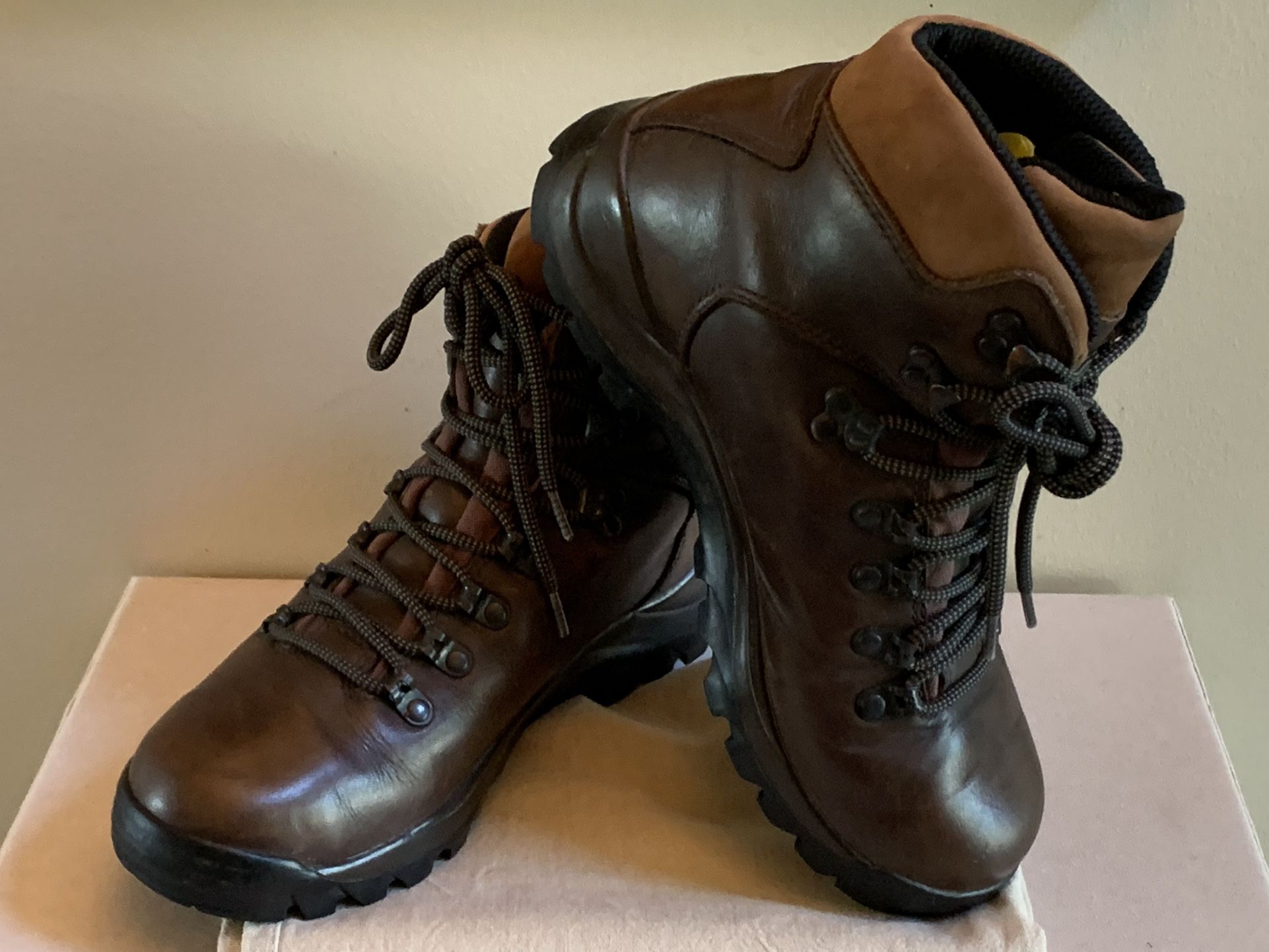 MERRELL RIDGE GORE-TEX VIBRAM Womens Size 7.5 Brown Leather Hiking Boots
