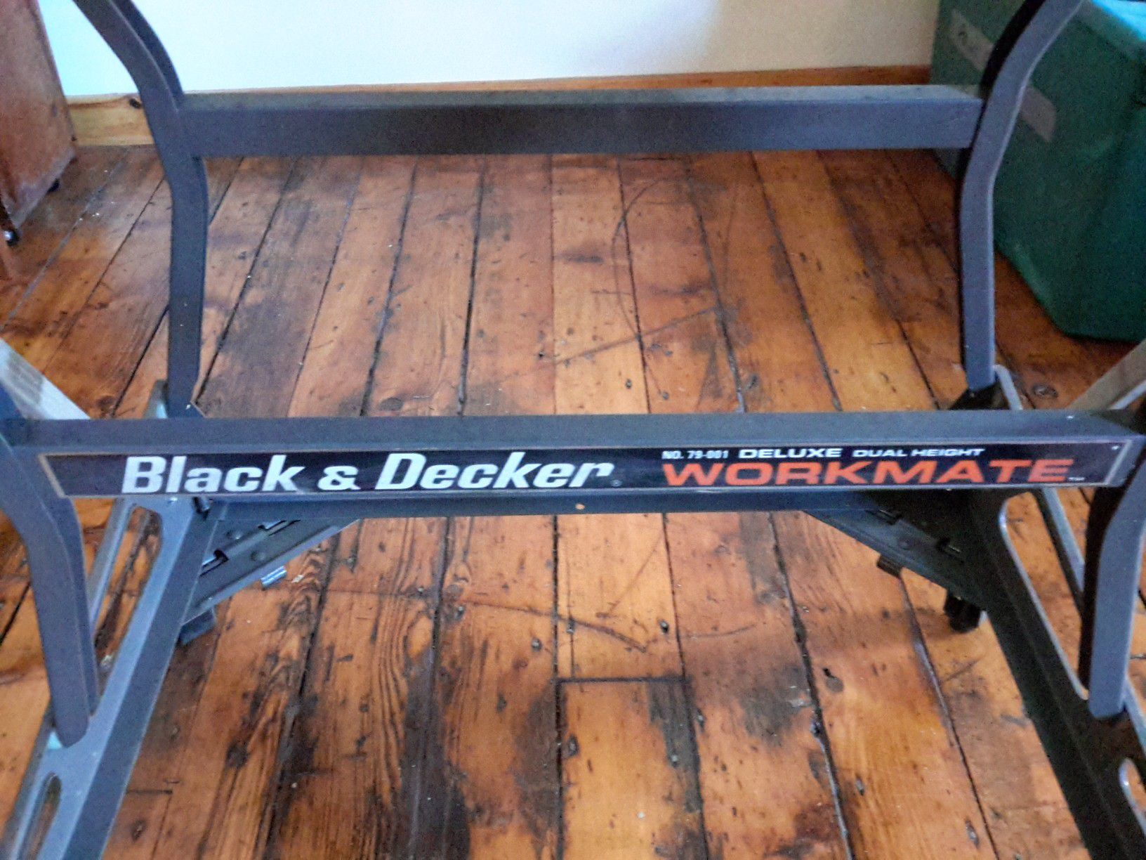 BLACK+DECKER 29-in L x 33.07-in H Black Wood Adjustable Height