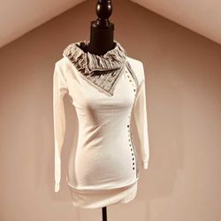 New Small White Gray and Gold Jewel Sweater