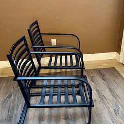 2  sillas de metal $25 each